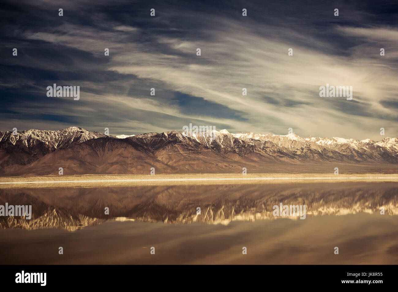 Owens lake salt flats hires stock photography and images Alamy