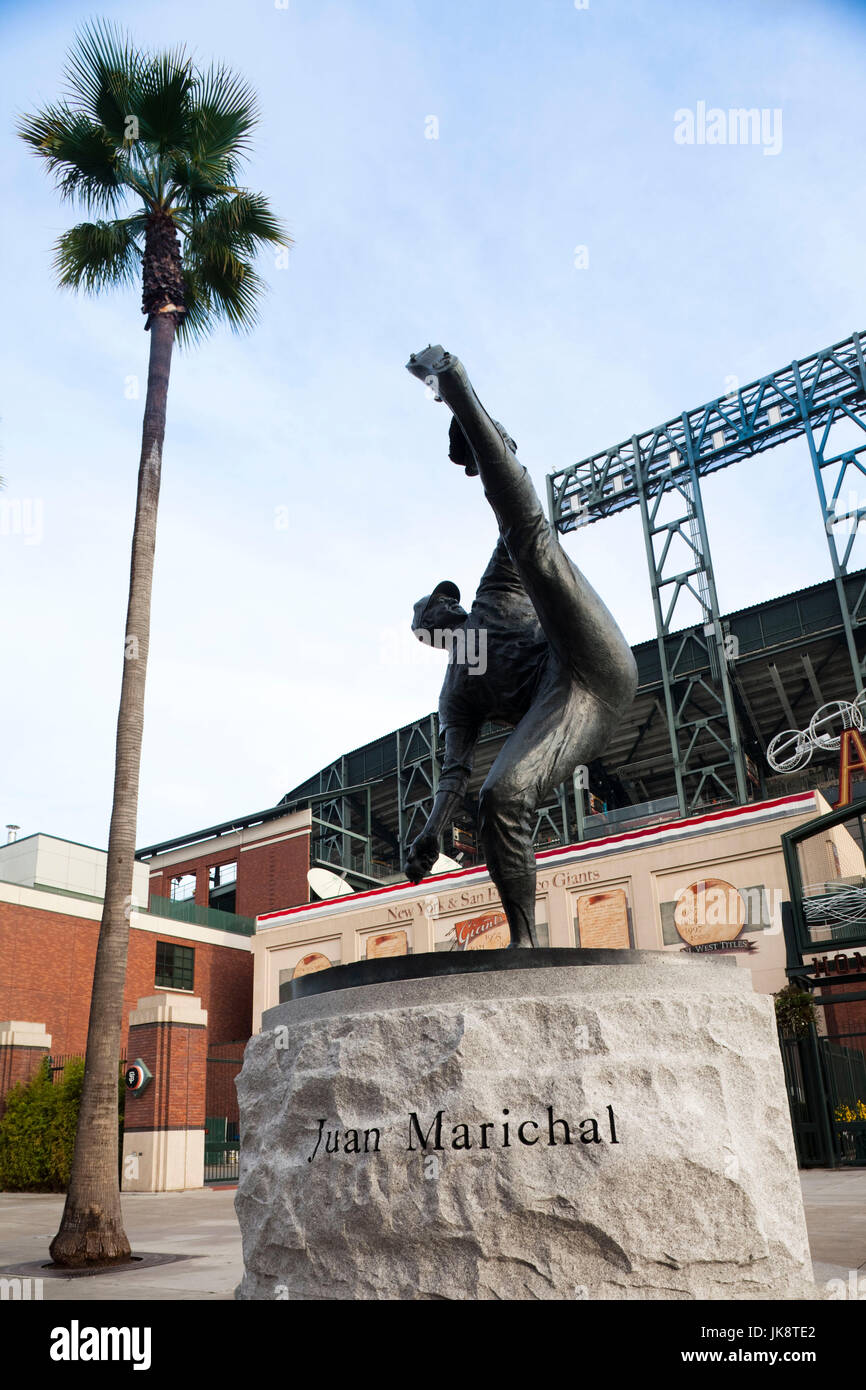 USA, California, San Francisco, SOMA, AT&T Baseball Park and statue of great baseball player Juan Marechal Stock Photo