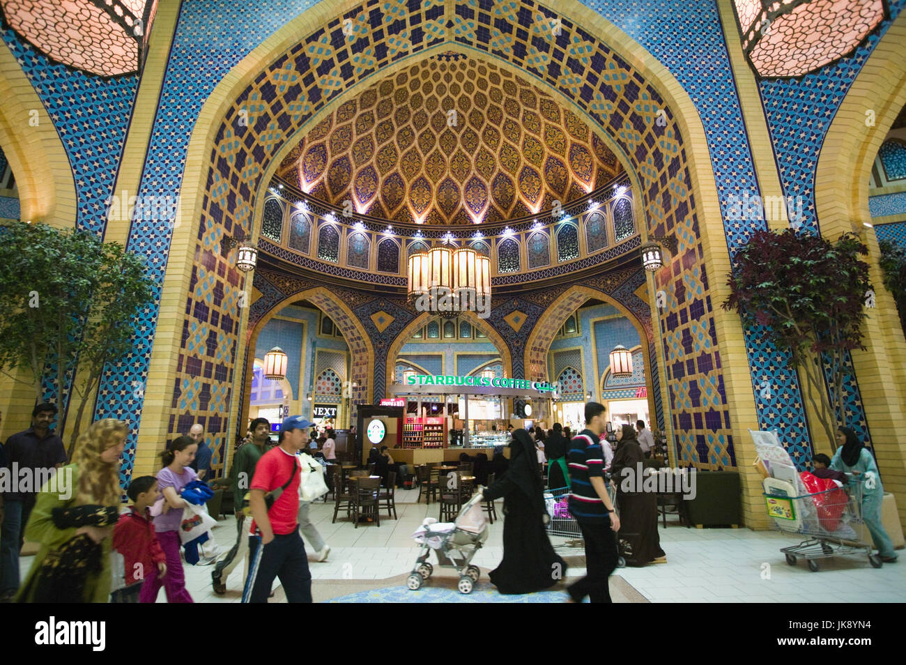 Vereinigte Arabische Emirate, Dubai, Einkaufszentrum, Ibn Battuta Mall, Persische Halle, Besucher, Stock Photo
