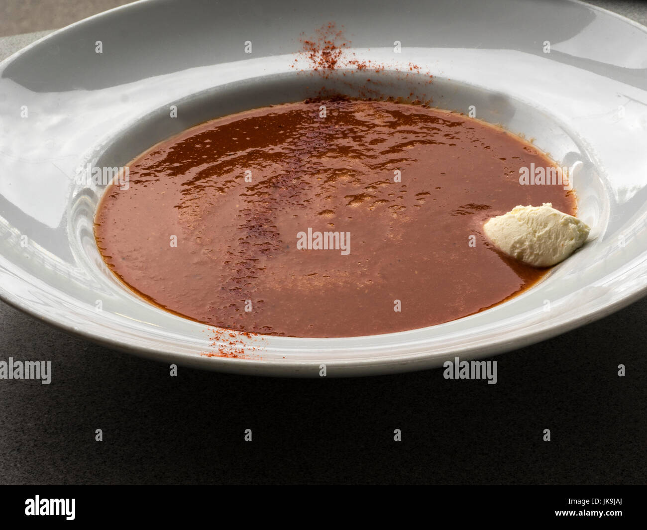 Bowl of fresh organic tomato soup Stock Photo - Alamy