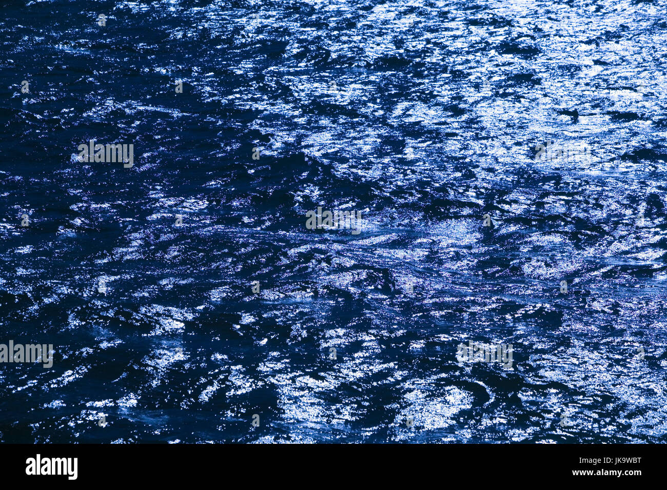 Meer, Wellen, Detail,    Ozean, Wasser, Wasseroberfläche, unruhig, bewegt, wellig, Bewegung, Natur, Naturgewalt, Struktur, Background, Farbstimmung, Farbe blau, Stock Photo