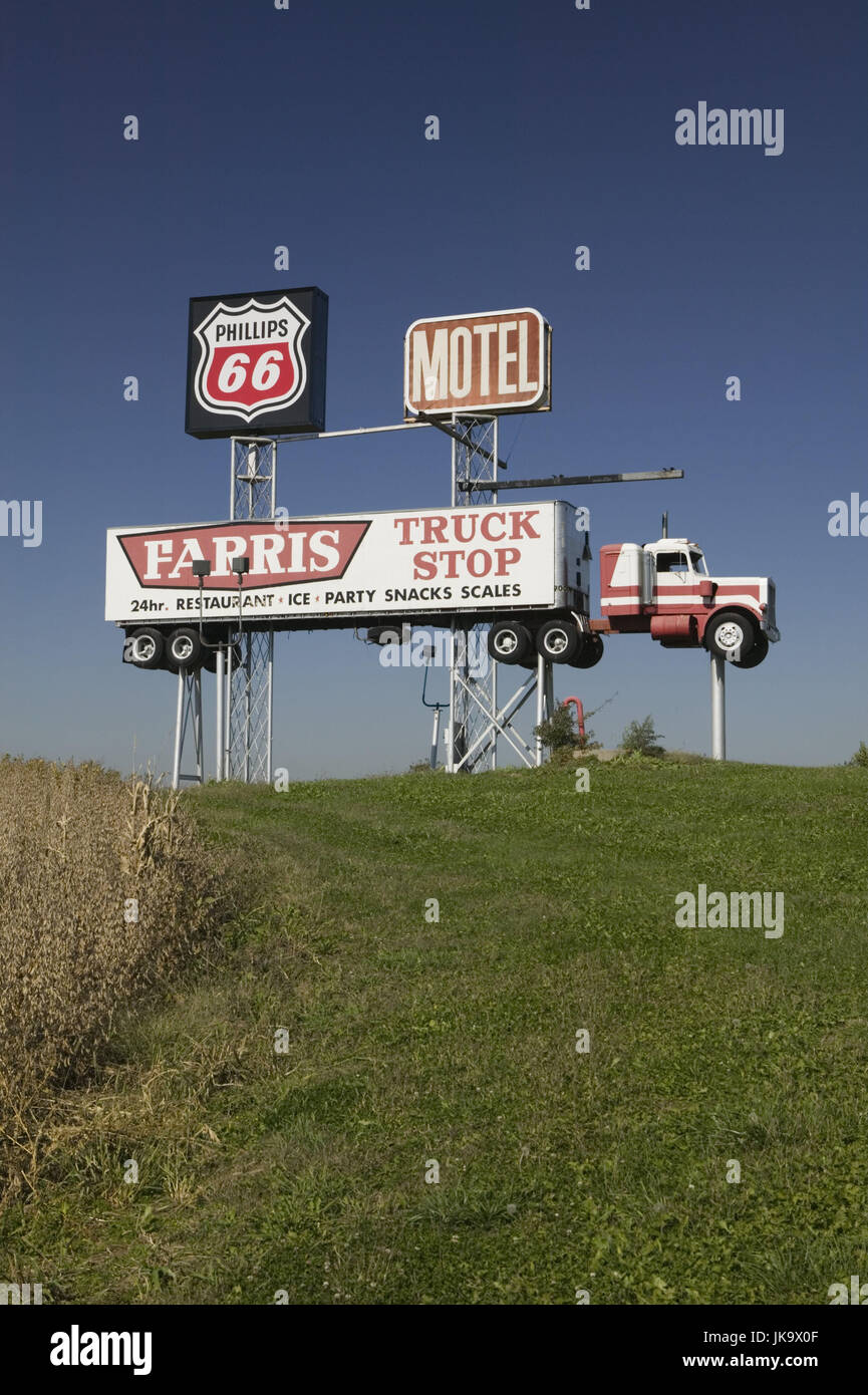 USA, Hinweisschilder, Autobahnraststätte, Straßenschilder, Lastwagen Stock Photo