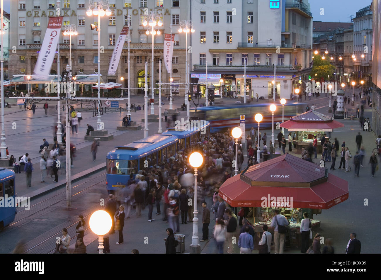 Kroatien, Zagreb, Ban-Jelacic-Platz, Rush Hour, Dämmerung, Stock Photo