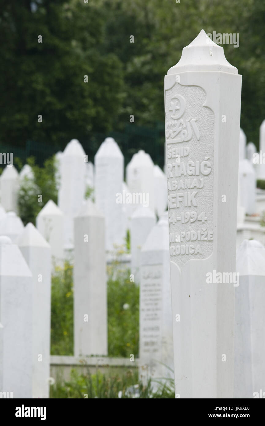 Bosnien-Herzegowina, Sarajevo, Friedhof, Kriegsgräber, muslimisch, Säule, Innschrift, Stock Photo