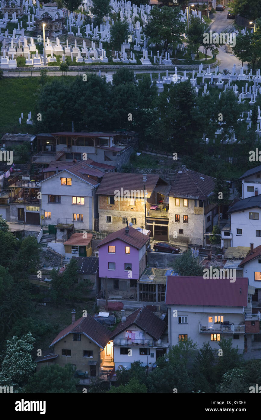 Bosnien-Herzegowina, Sarajevo, Stadtansicht, Wohnhäuser, Friedhof, Beleuchtung, Dämmerung, Stock Photo