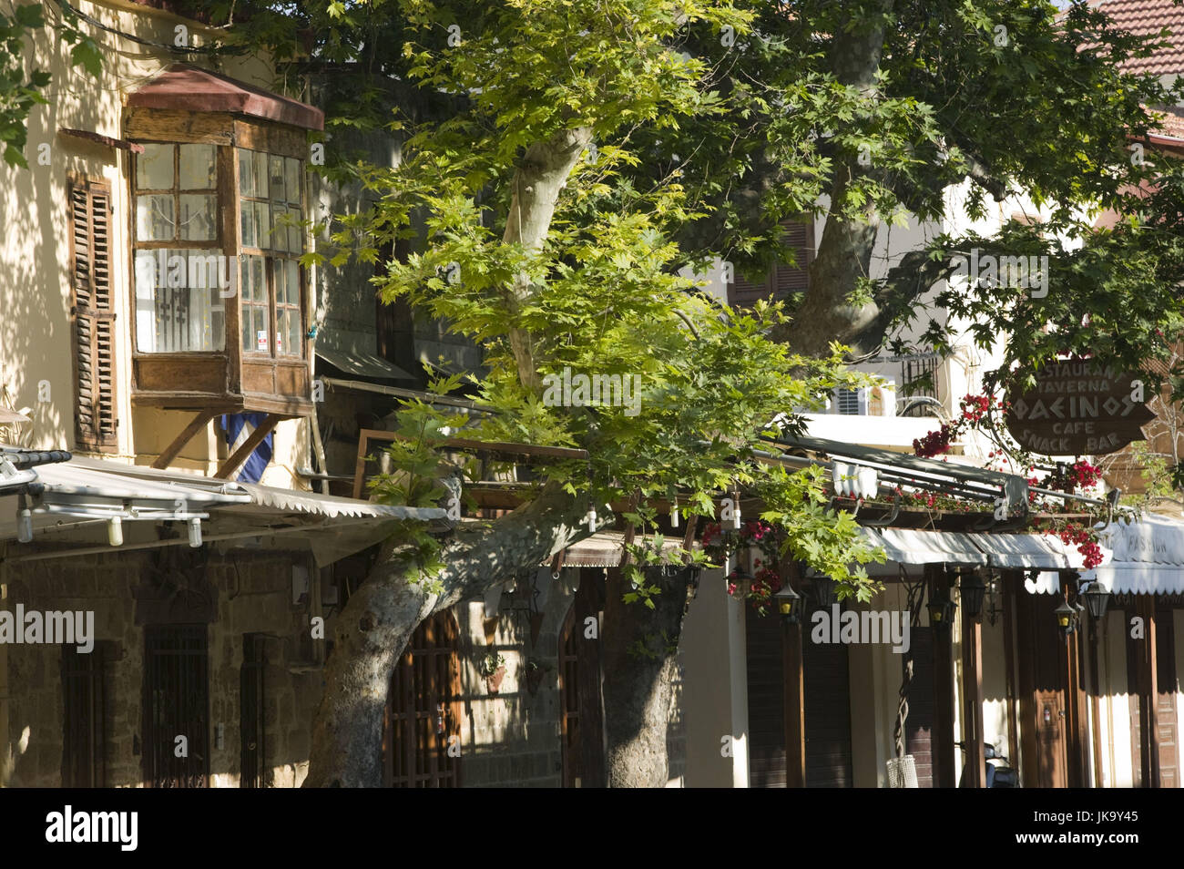 Griechenland, Rhodos, Rhodos-Stadt, Stadtbild, Altstadt, Baum, Cafe, Stock Photo