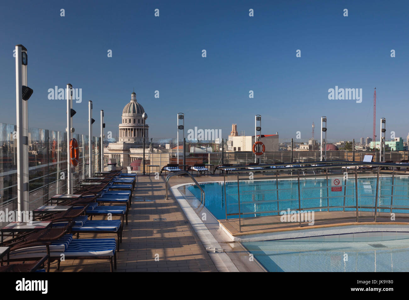 Cuba, Havana, Havana Vieja, new building of the Hotel Parque Central, rooftop pool Stock Photo