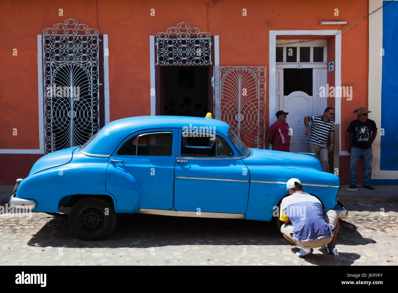 Cuba, Sancti Spiritus Province, Trinidad, 1940s-era US-made Chevrolet taxi Stock Photo