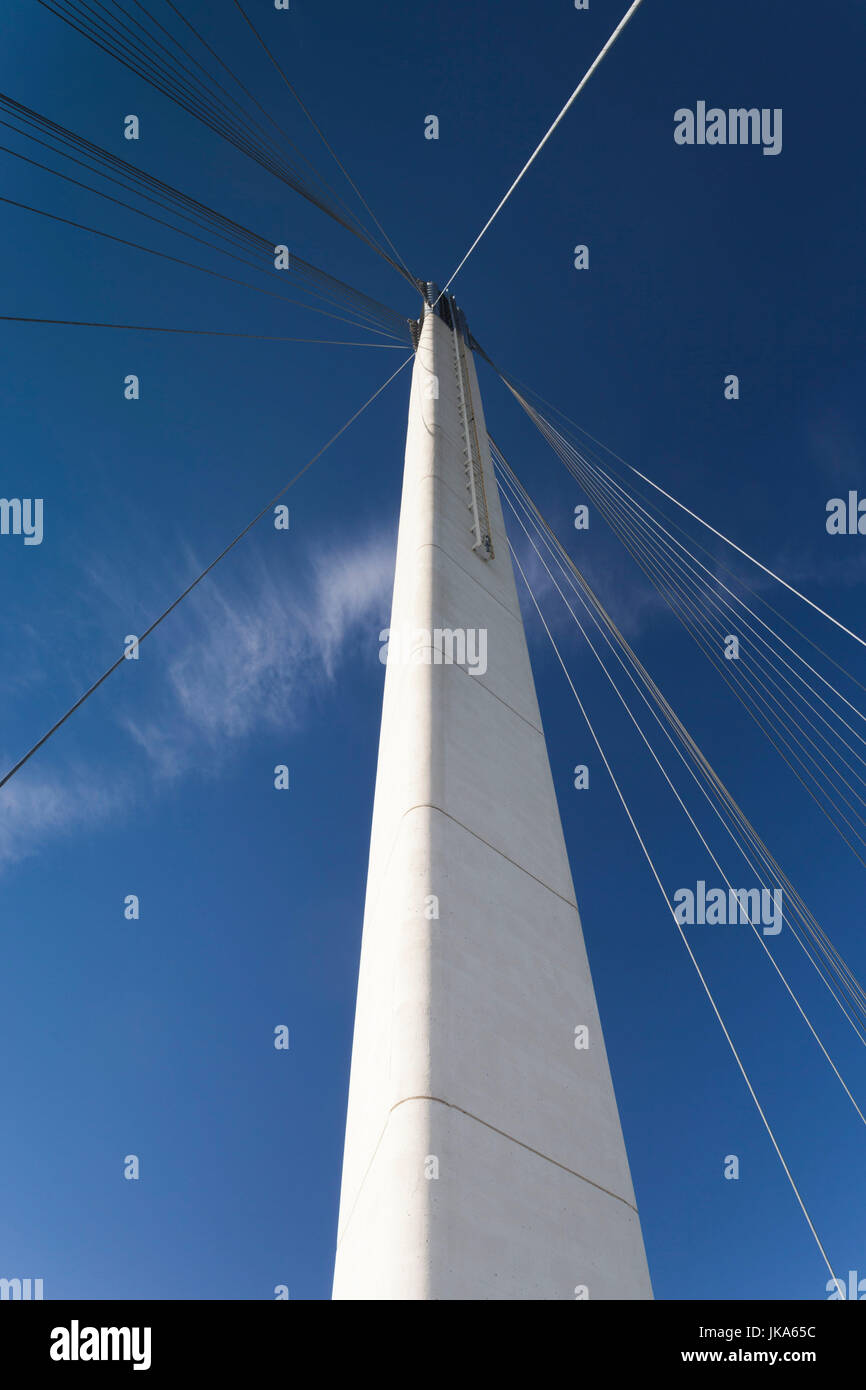 USA, Nebraska, Omaha, Bob Kerrey Pedestrian Bridge across the Missouri