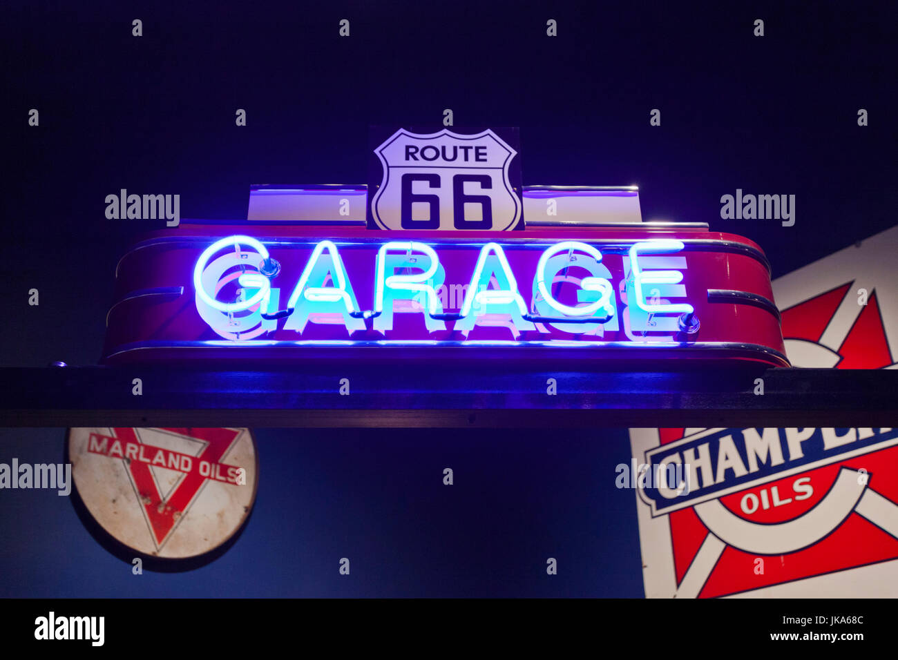 https://c8.alamy.com/comp/JKA68C/usa-oklahoma-clinton-route-66-museum-neon-garage-sign-JKA68C.jpg