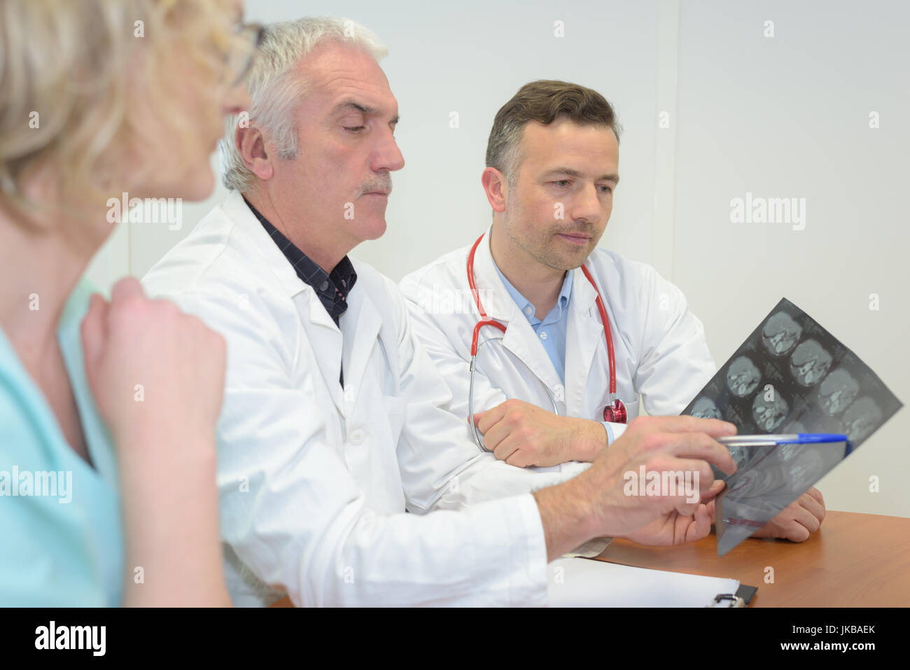 Team doctors looking xray hi-res stock photography and images - Alamy