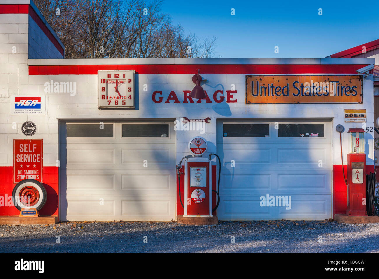 USA, New Jersey, Elmer, old Texaco gas station Stock Photo Alamy