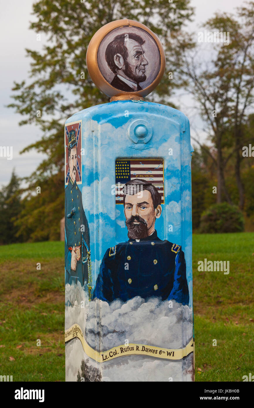 USA, Pennsylvania, Gettysburg, Battle of Gettysburg, old fuel pump with US Civil War art on Route 30 Stock Photo