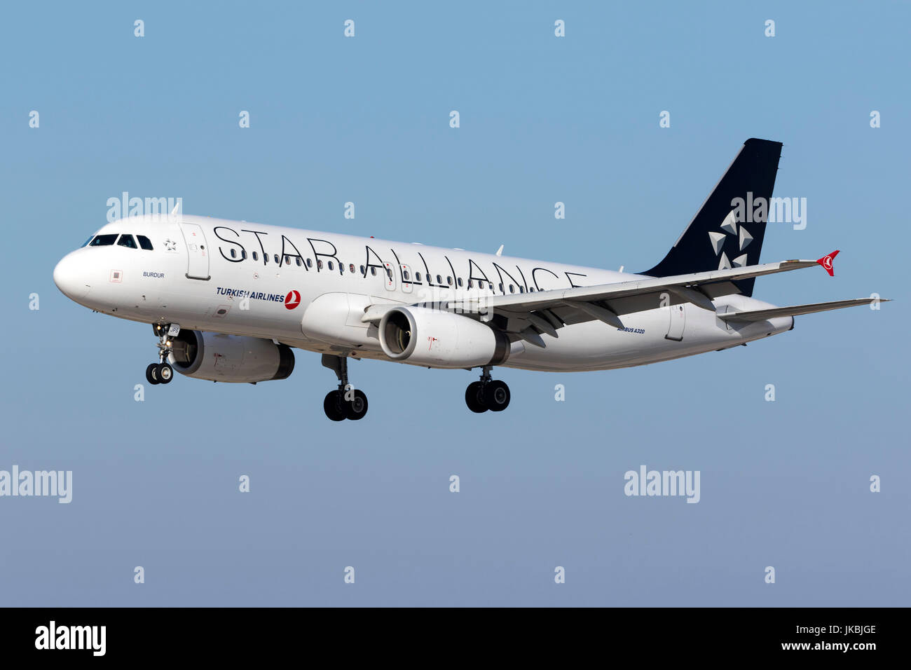 Star Alliance (Turkish Airlines) Airbus A320232 [REG TCJPS] on short