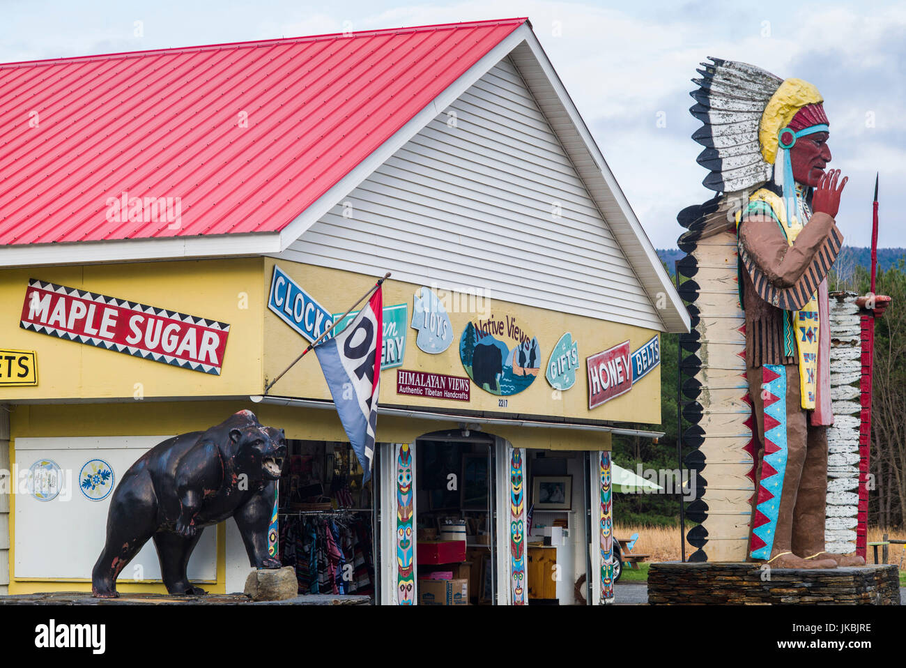USA, Massachusetts, Shelburne Falls, Mowhawk Trail, Big Indian statue