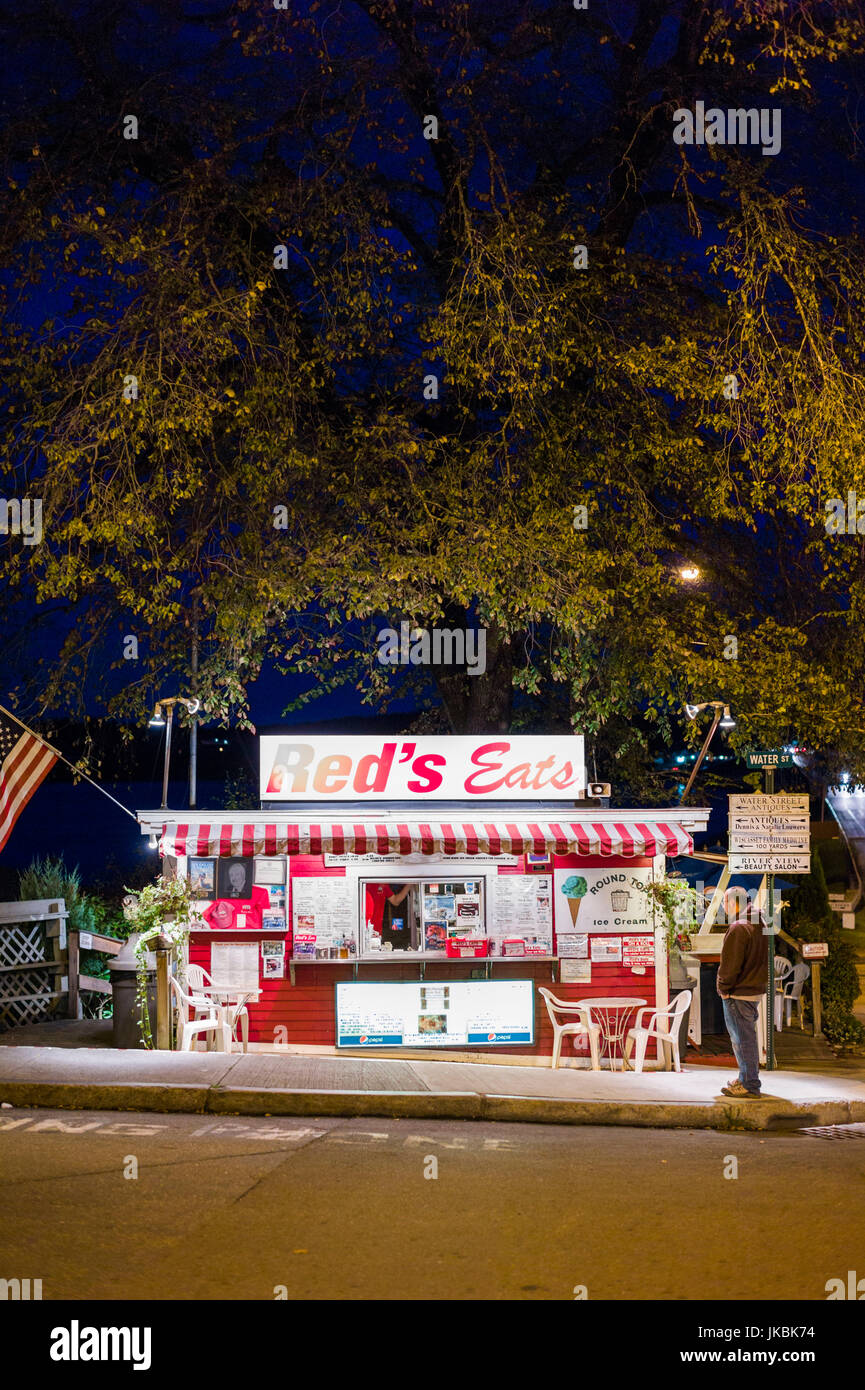 USA, Maine, Wiscasset, Red's Eats, lobster stand, Evening Stock Photo