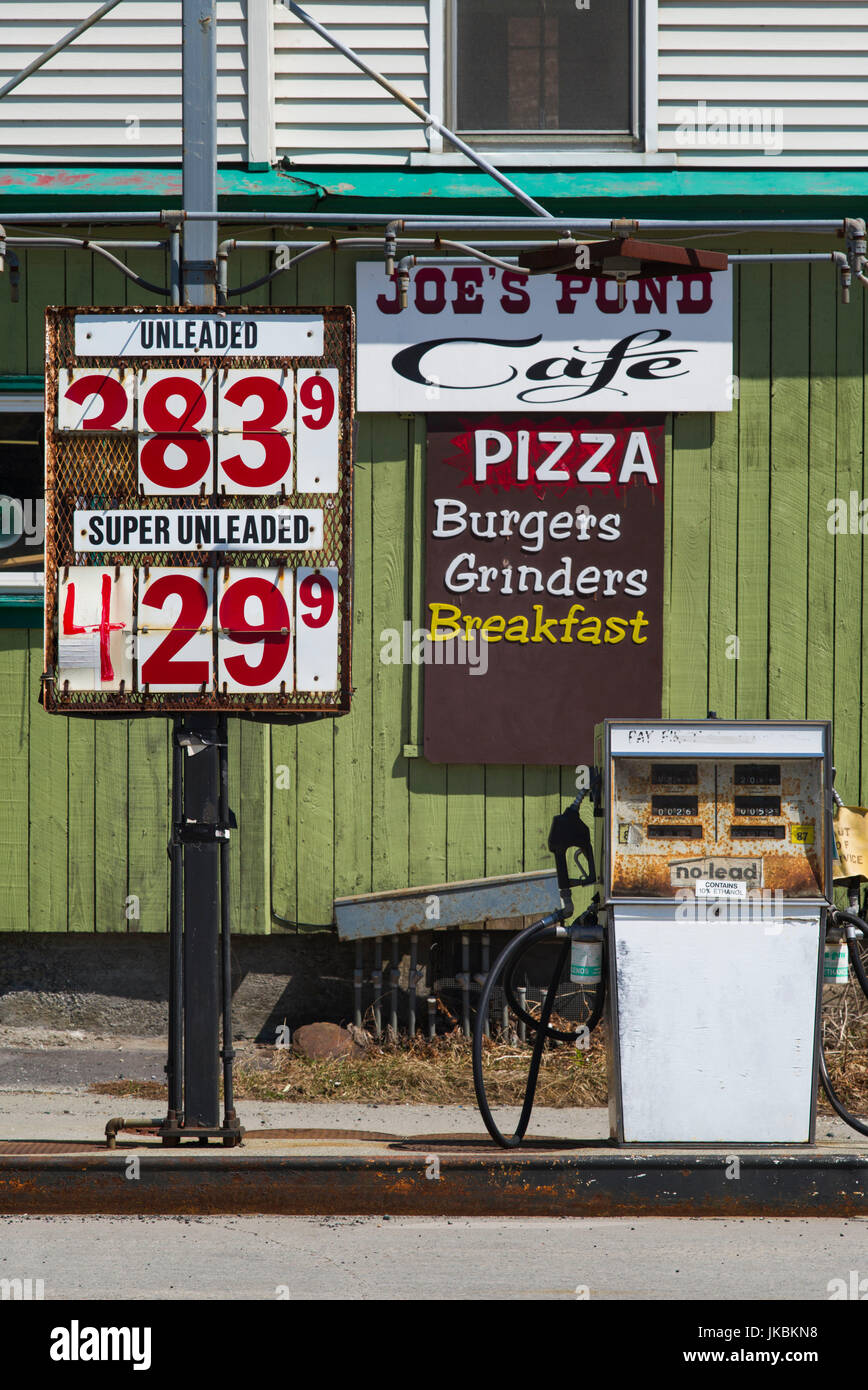 USA, Vermont, West Danville, old gas Station Stock Photo Alamy