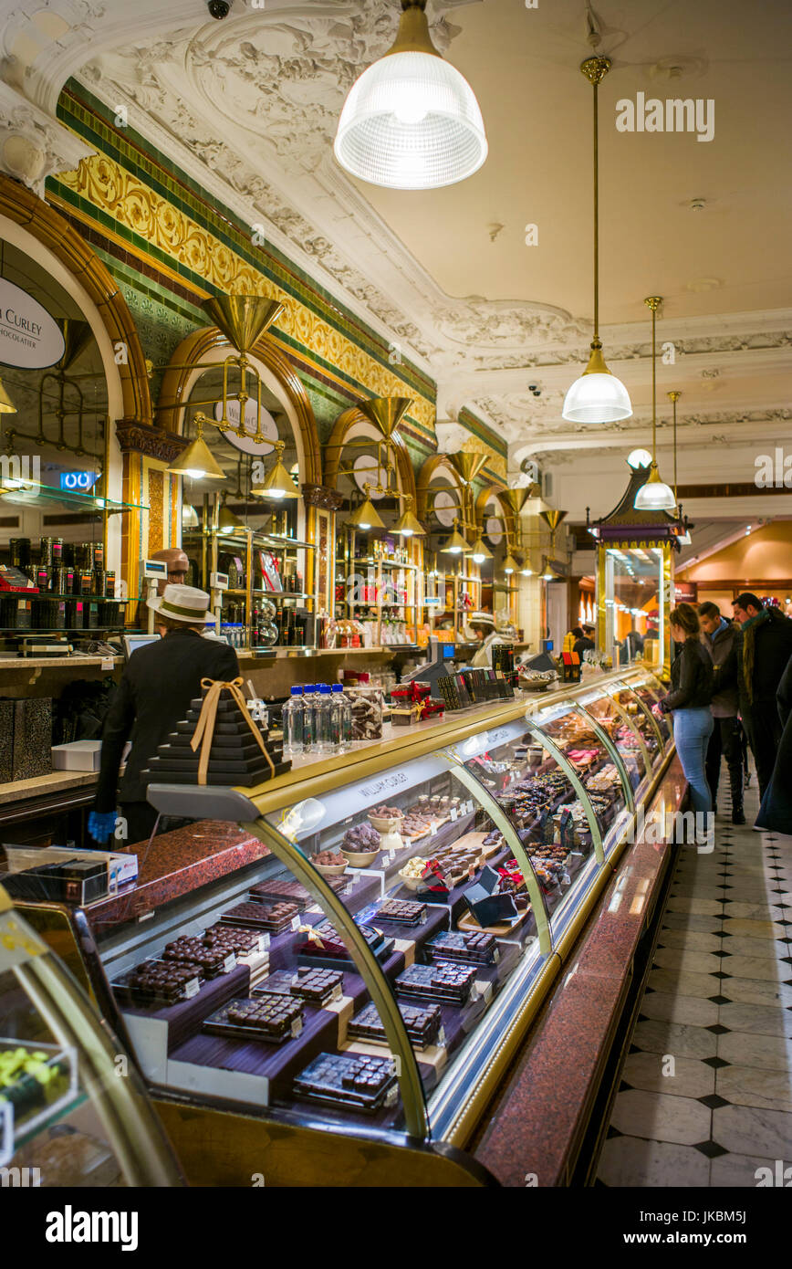 England, London, Kinghtsbridge, Harrod's Department Store, food court ...