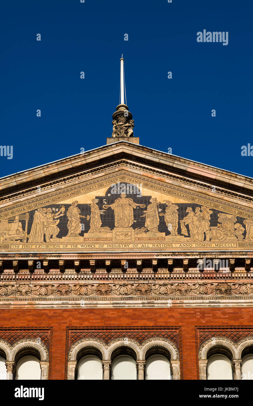 England, London, South Kensington, The Victoria and Albert Museum, exterior frieze Stock Photo