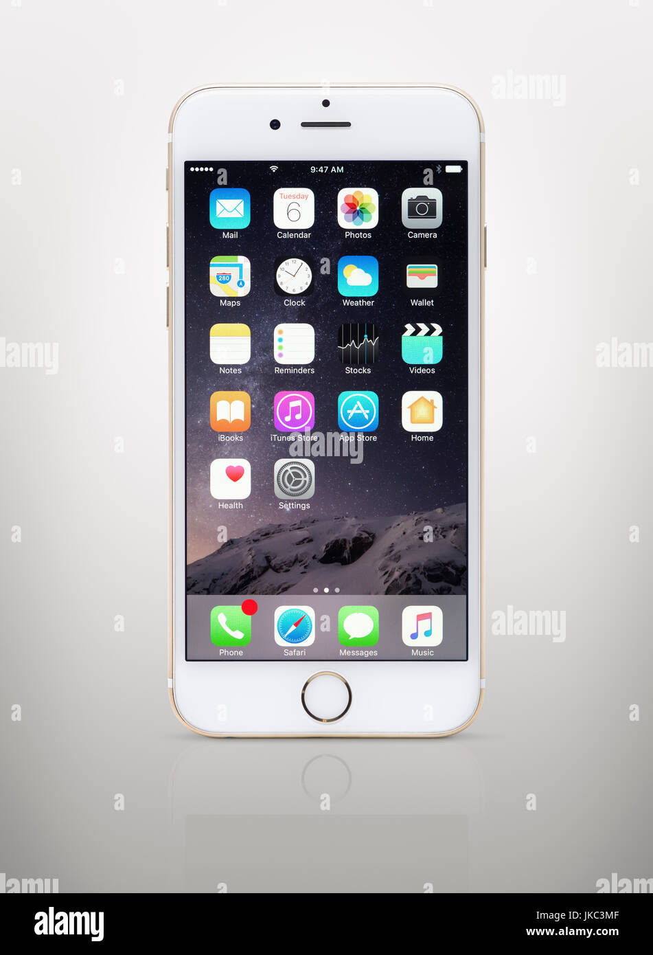 White iphone hi-res stock photography and images - Alamy