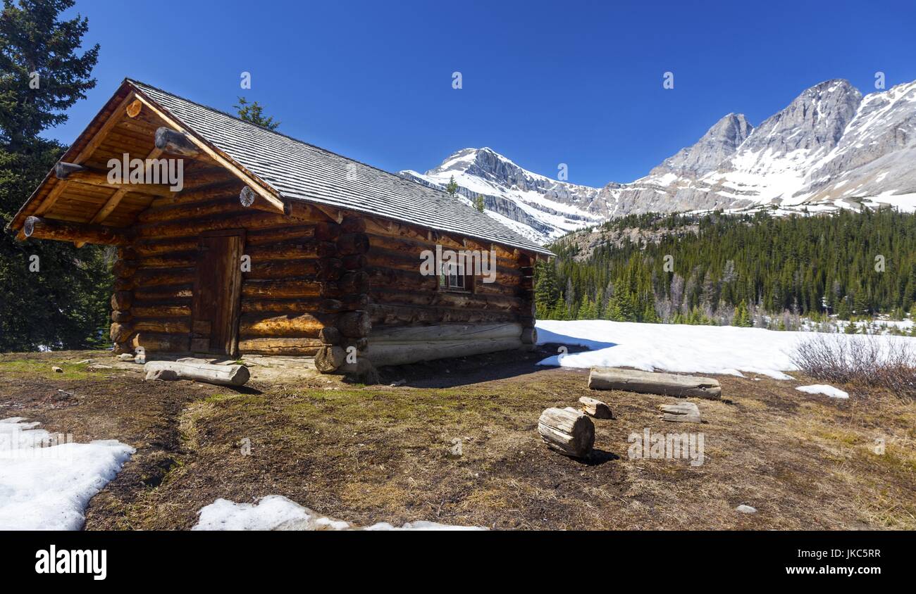 Halfway Hut Log Cabin Federal Heritage Building In Skoki Area Near