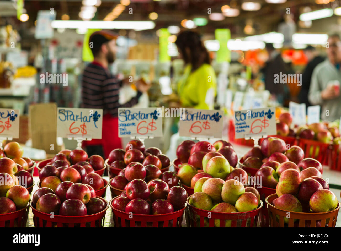 Canada, Quebec, Montreal, Marche Jean Talon market, apples Stock Photo