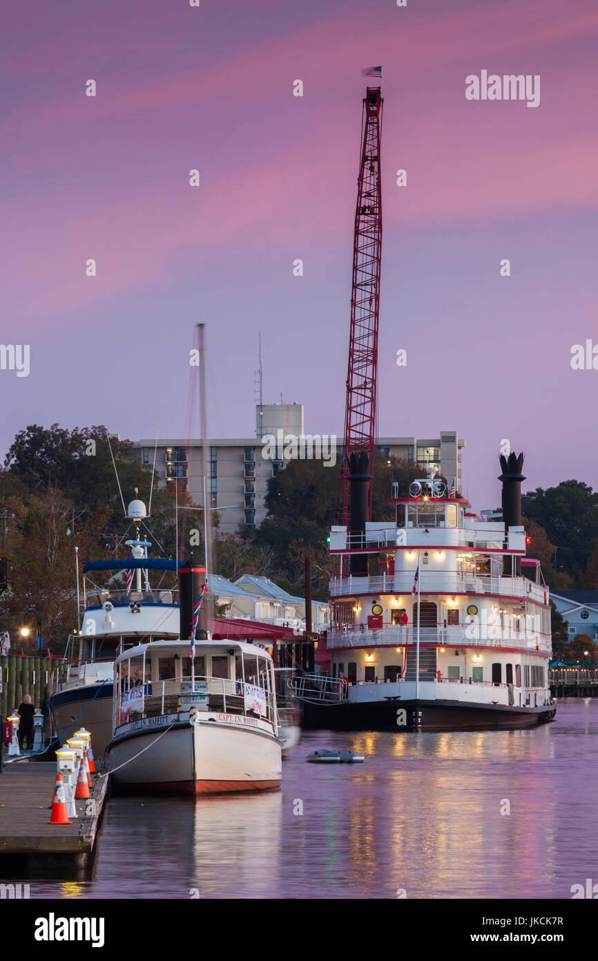 USA, North Carolina, Wilmington, river boats on the Cape Fear River