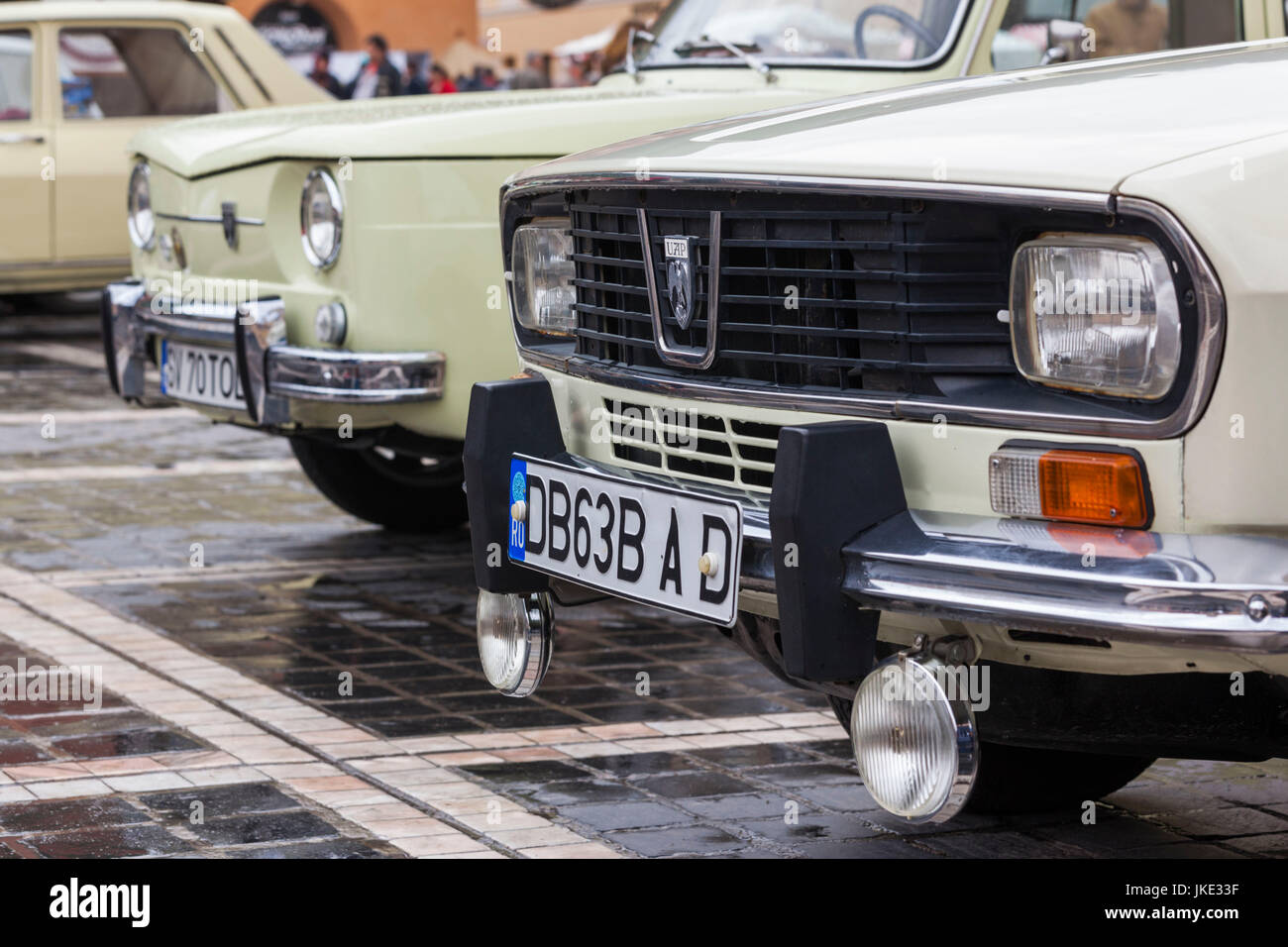 Romania, Transylvania, Brasov, Piata Sfatului Square, antique car show