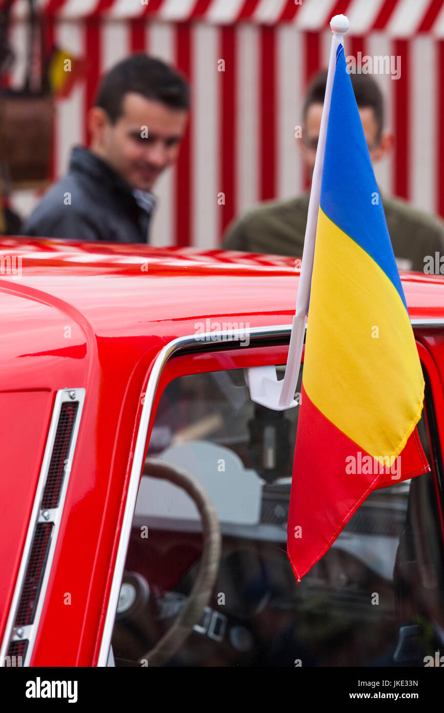 Romania, Transylvania, Brasov, Piata Sfatului Square, antique car show