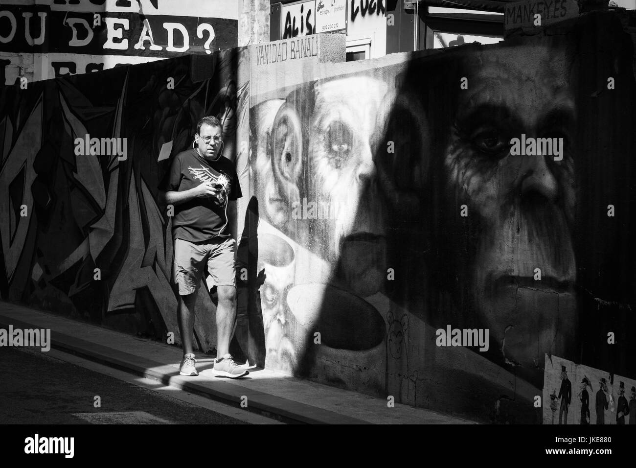 Evolution of man walking Black and White Stock Photos & Images - Alamy