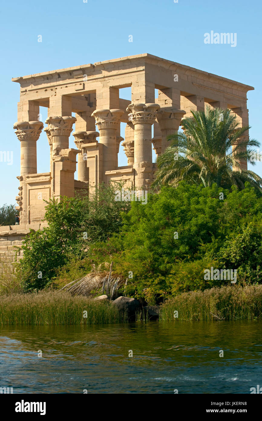 Ägypten, Assuan, Tempel von Philae auf der Insel Agilkia, Trajan-Kiosk, wahrscheinlich Anfang des zweiten Jahrhunderts unter dem römischen Kaiser Traj Stock Photo