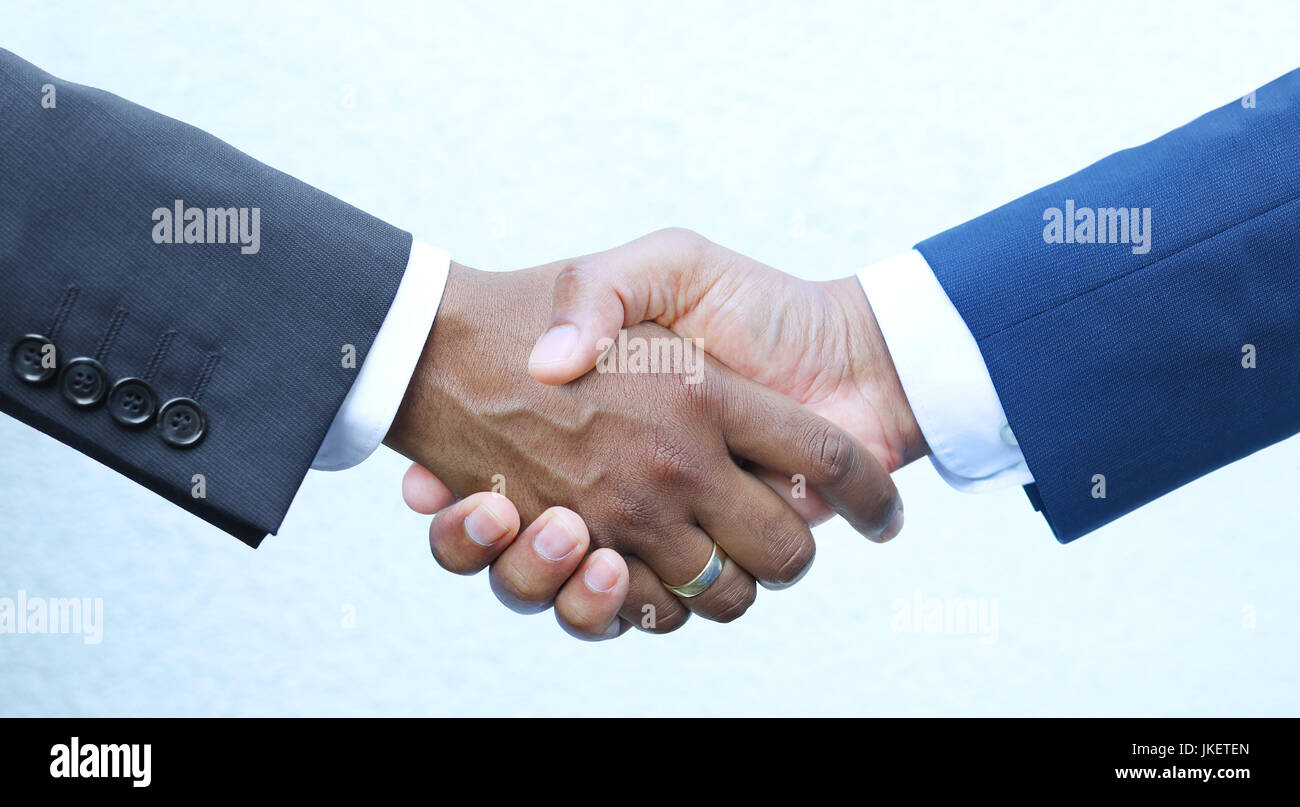 Closing deal - Shaking hands Stock Photo - Alamy