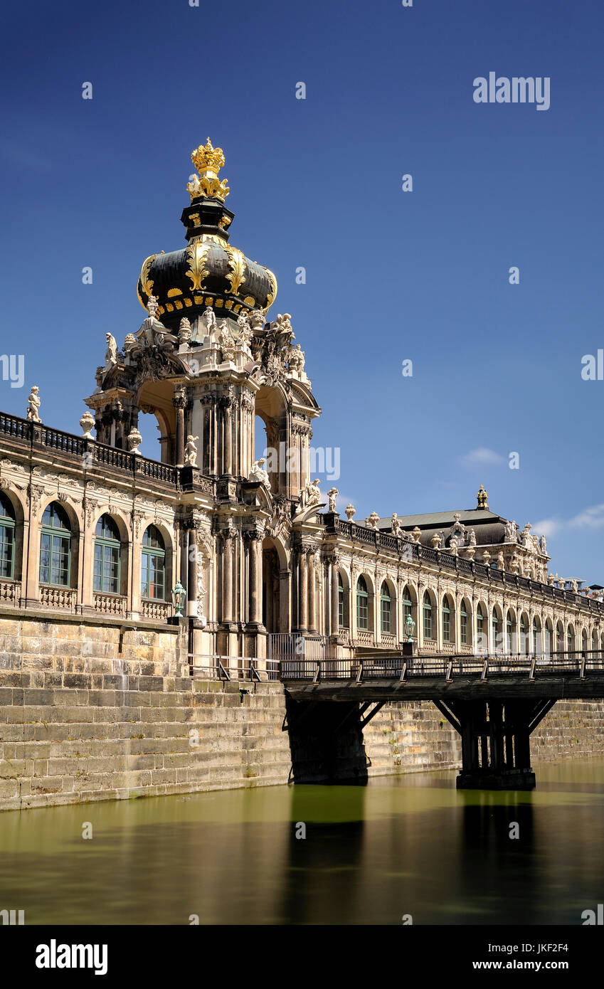 Europa, Deutschland, Sachsen, Dresden, Zwinger mit Kronentor, Langgalerie und Wallgrabenbrücke am Zwingergraben Stock Photo