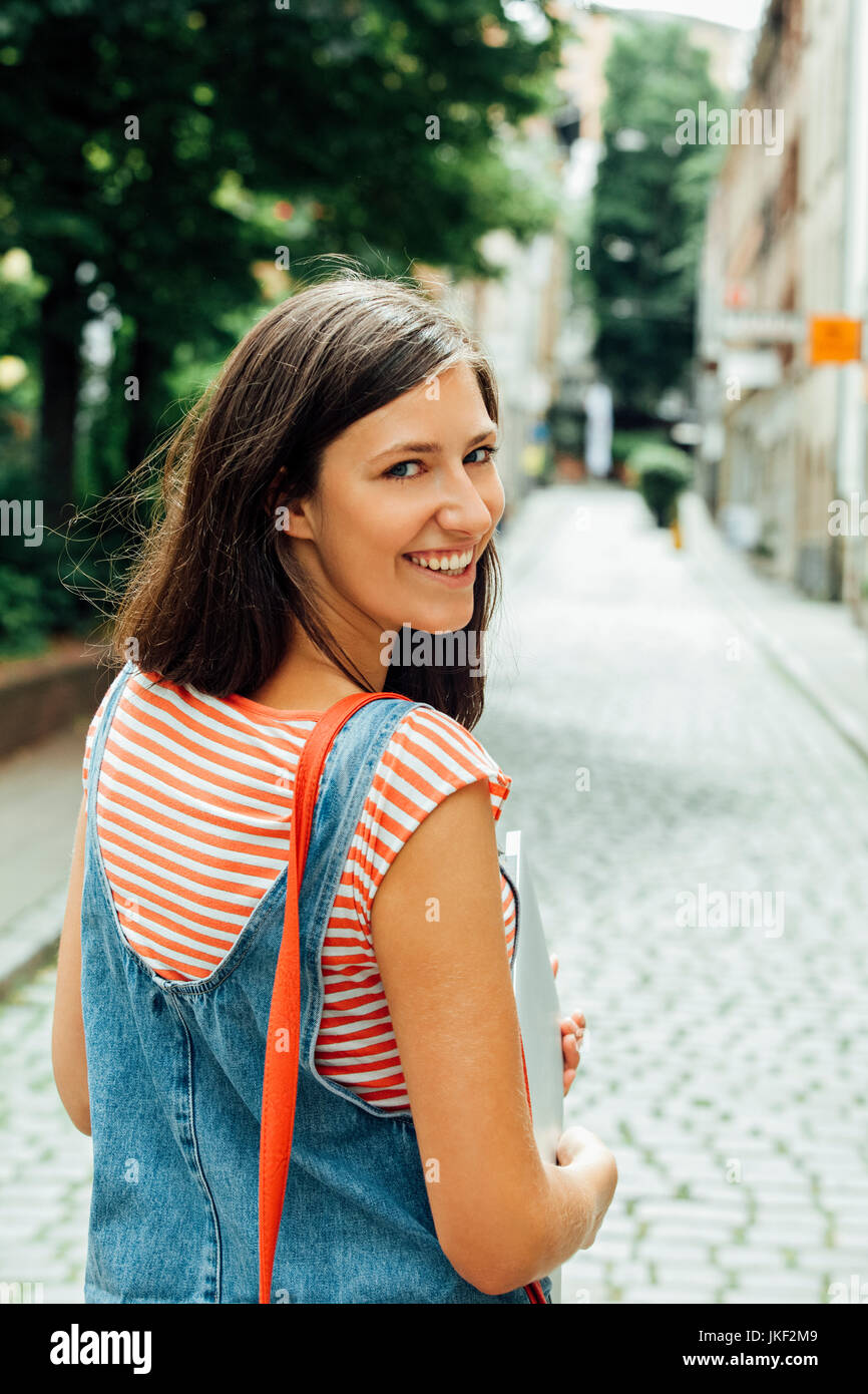 Portrait of smiling young woman in the city Stock Photo - Alamy