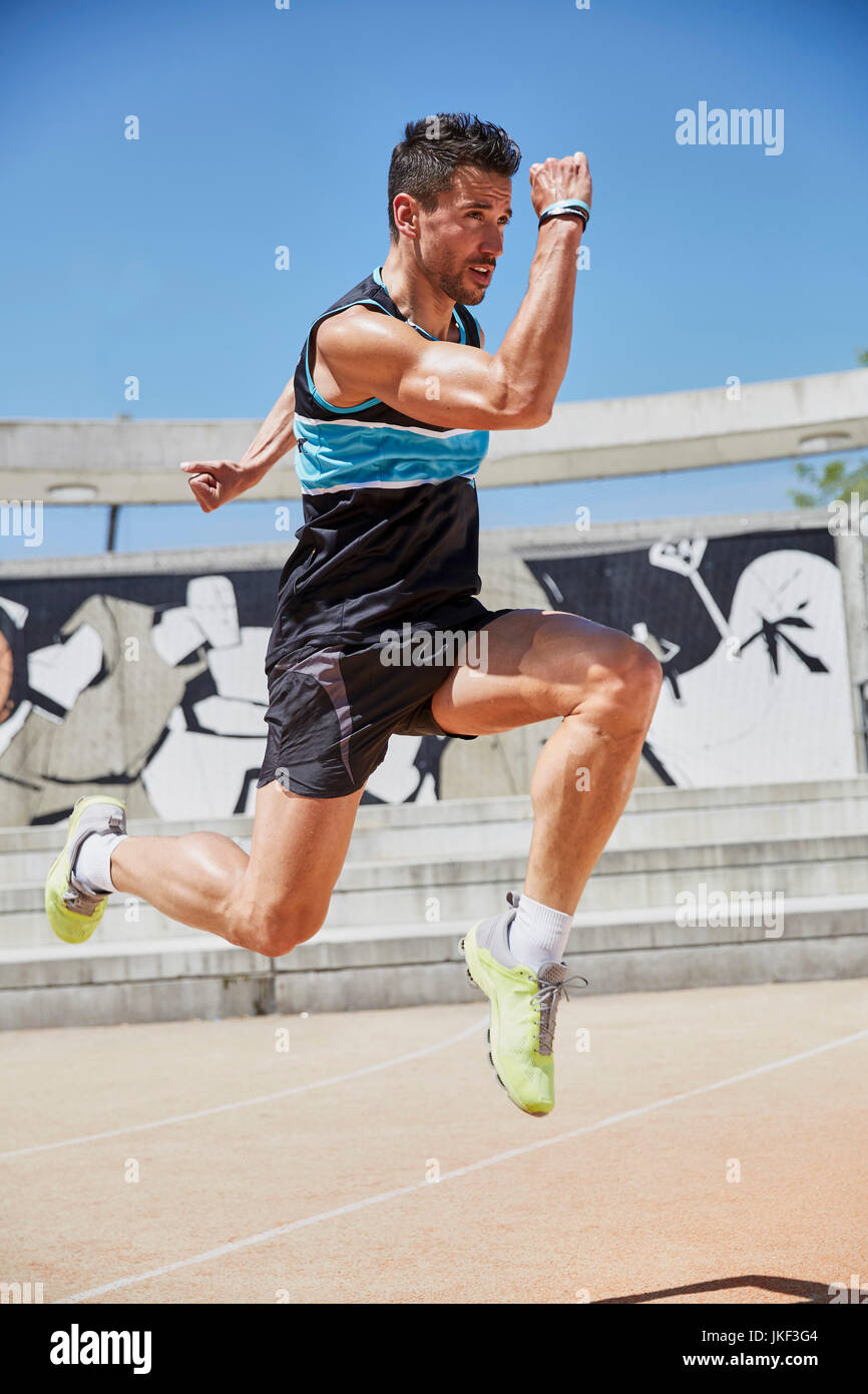 Athletics exercising hi-res stock photography and images - Alamy