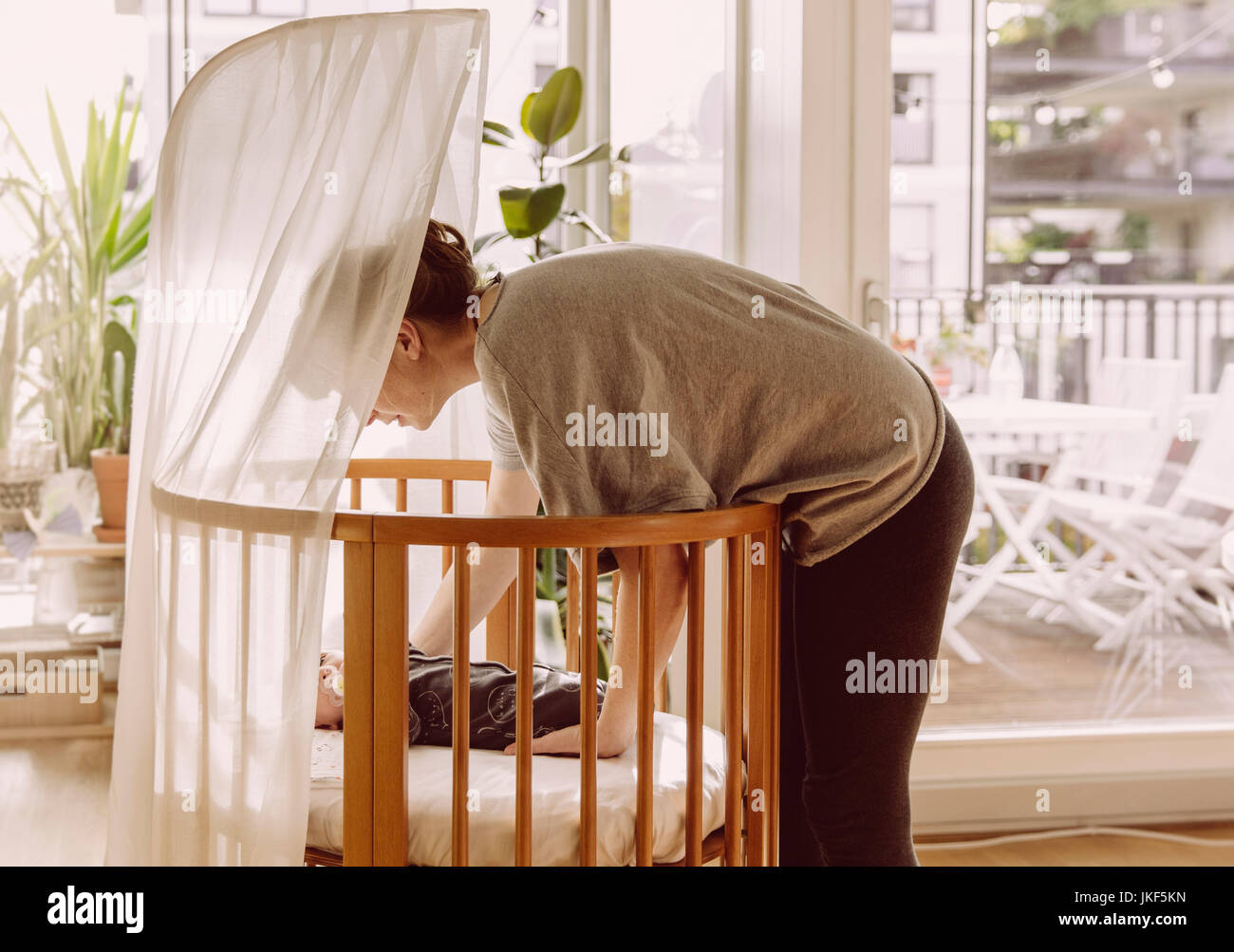 When Do Babies Go Into Crib at Kristen Henry blog