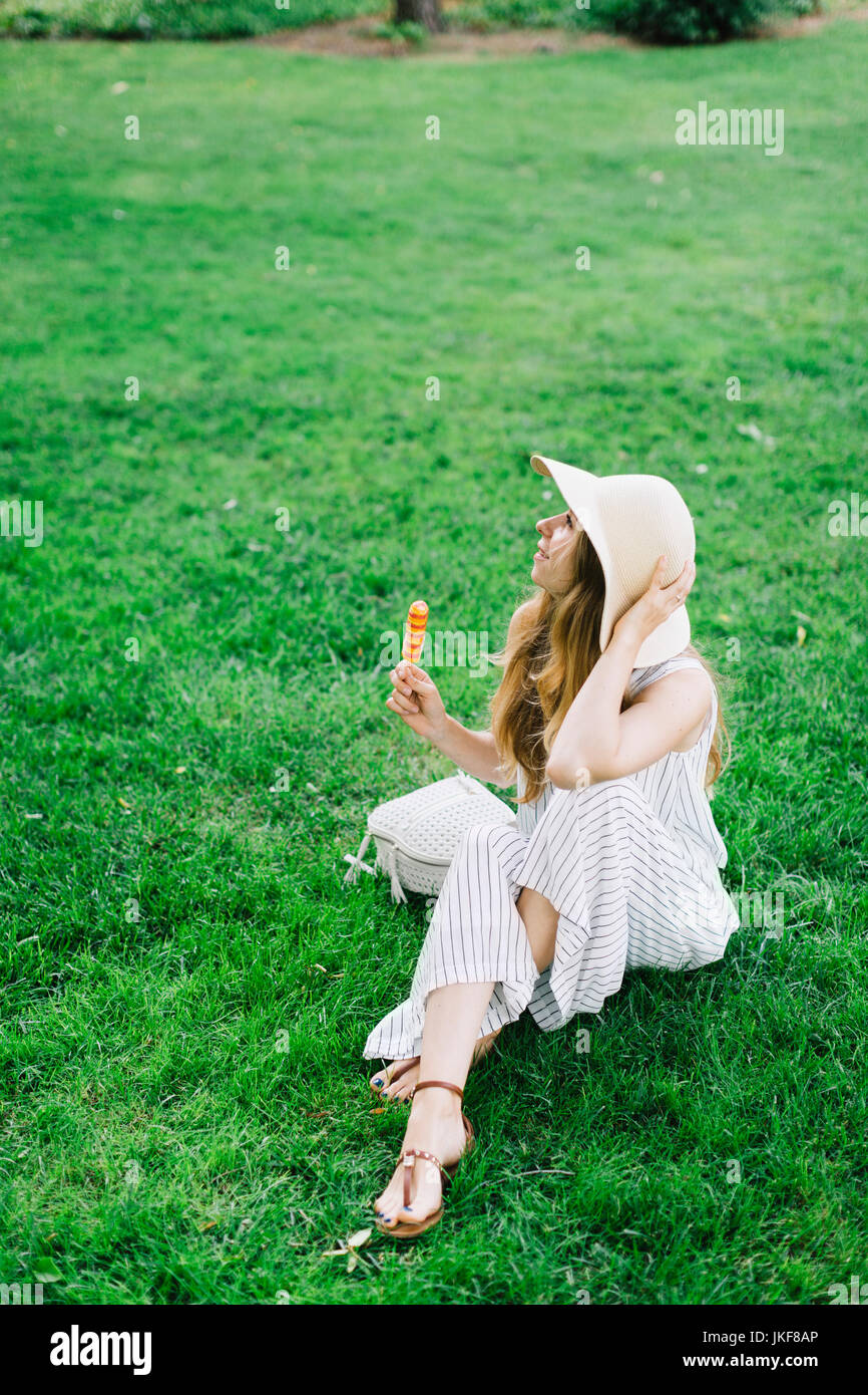 Earing a living hi-res stock photography and images - Alamy