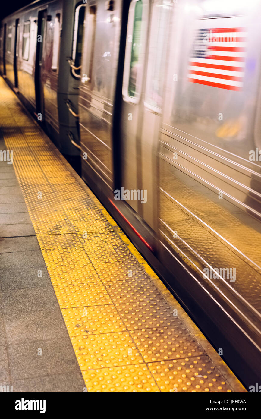 New york subway train arriving hi-res stock photography and images - Alamy
