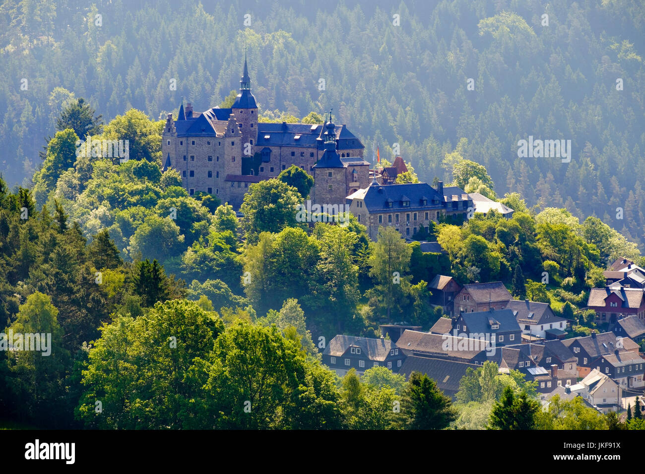 Burg Lauenstein, Dorf Lauenstein bei Ludwigsstadt, Frankenwald, Oberfranken, Franken, Bayern, Deutschland Stock Photo