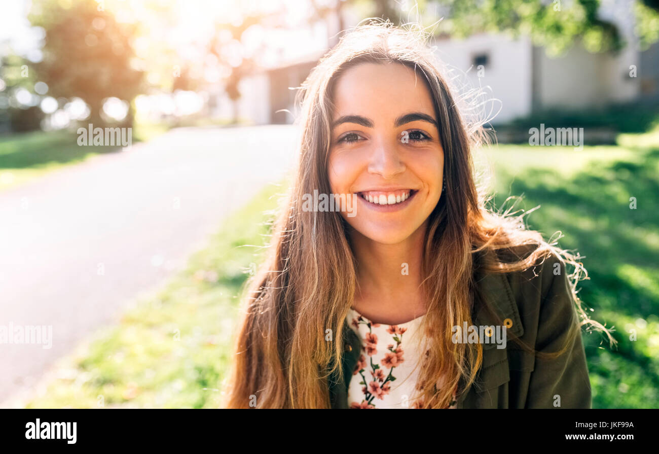 Candid portrait beautiful young hi-res stock photography and images - Alamy