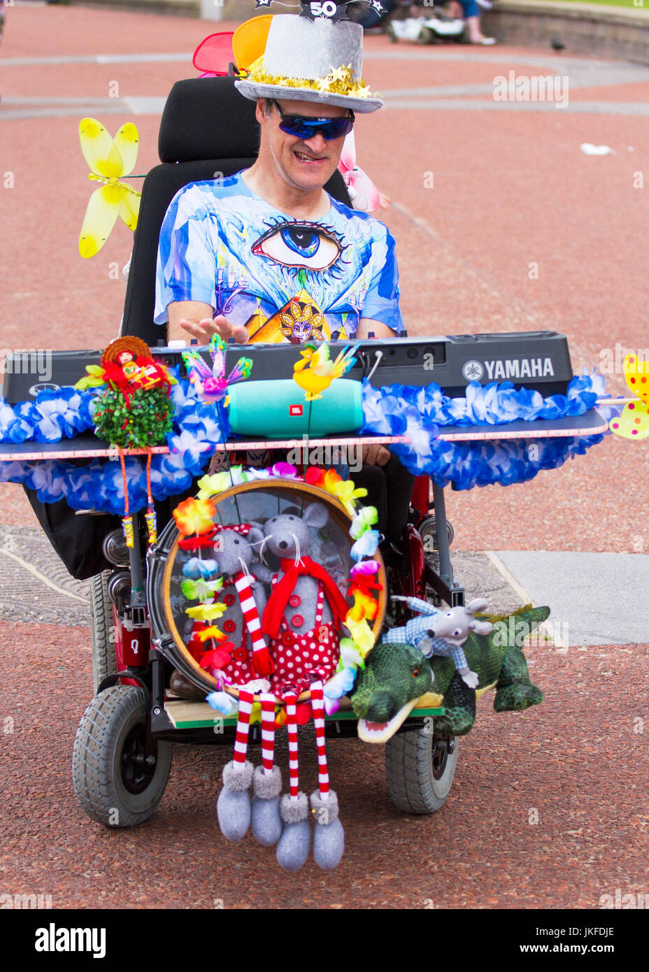 Physically challenged playing hires stock photography and images Alamy