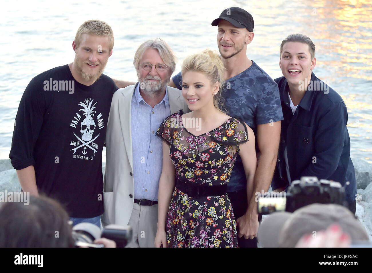 San Diego, California. 21st July, 2017. Alexander Ludwig, Michael Hirst, Katheryn Winnick, Gustaf Skarsgard and Alex Hogh Andersen of HISTORY'S 'Vikings' attend the Viking Funeral Ceremony at San Diego Comic Con 2017 on July 21, 2017 in San Diego, California. | usage worldwide Credit: dpa/Alamy Live News Stock Photo