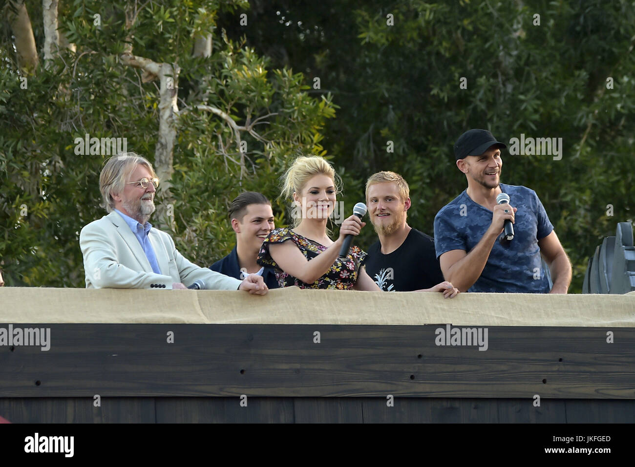 San Diego, California. 21st July, 2017. Michael Hirst, Alex Hogh Andersen, Katheryn Winnick, Alexander Ludwig and Gustaf Skarsgard of HISTORY'S 'Vikings' attend the Viking Funeral Ceremony at San Diego Comic Con 2017 on July 21, 2017 in San Diego, California. | usage worldwide Credit: dpa/Alamy Live News Stock Photo