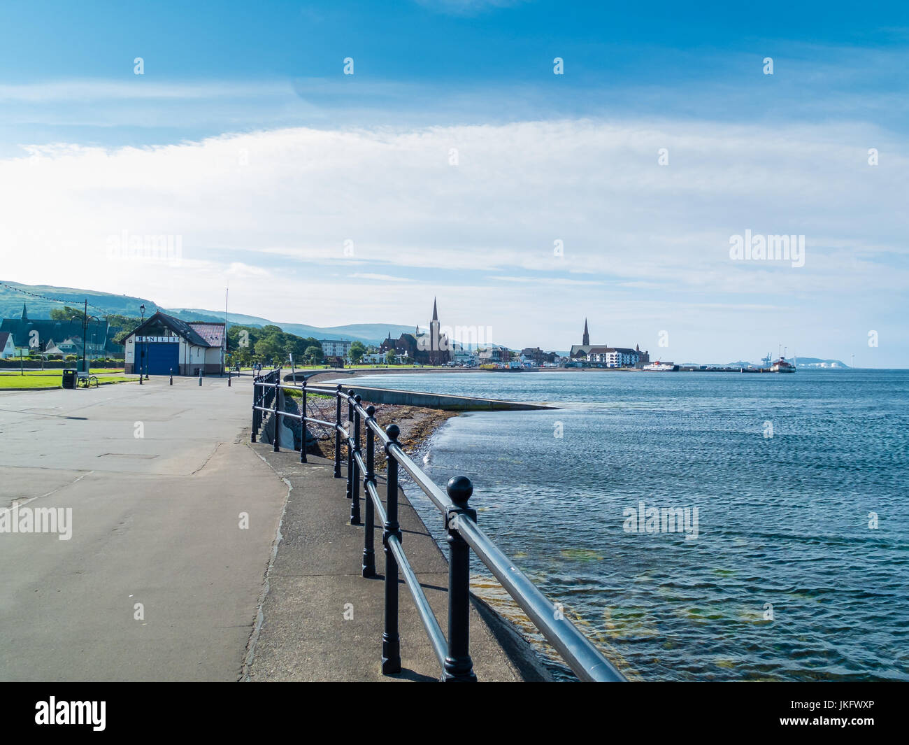 Looking along the north prom past the lifeboat station  and into Largs town centre Stock Photo