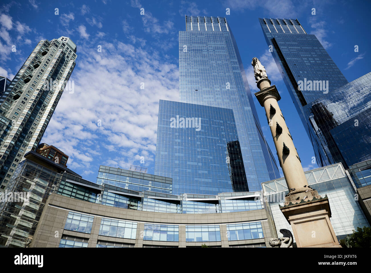 New York City, Manhattan, offices of Time Warner Centre at Columbus Circle nr Central Park with he Columbus statue Stock Photo