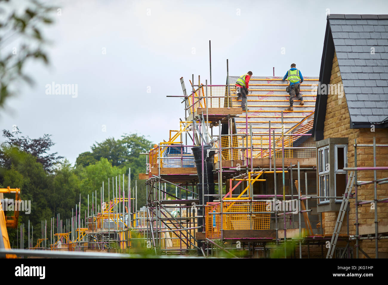Roofers working on modern large executive detached villa style homes  in Lancaster, Lancashire, England,UK. Stock Photo