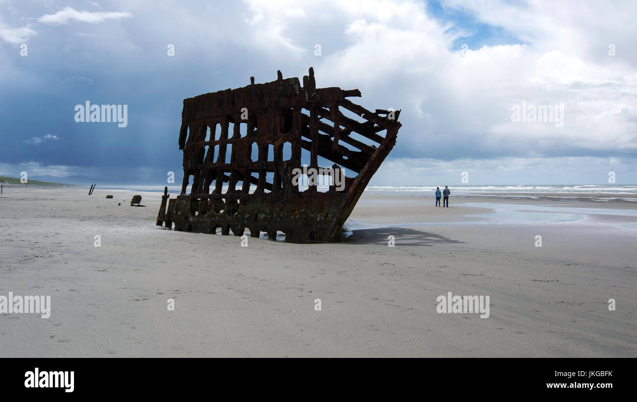 Warrenton, Oregon, USA. 16 May 2017. View of the Shipwreck of Peter Iredale. This four-masted steel barque sailing vessel ran ashore on October 25, 19 Stock Photo