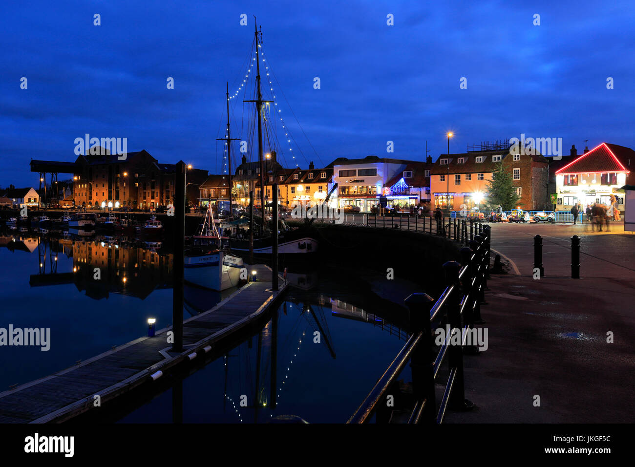 Vessel alongside jetty hires stock photography and images Alamy
