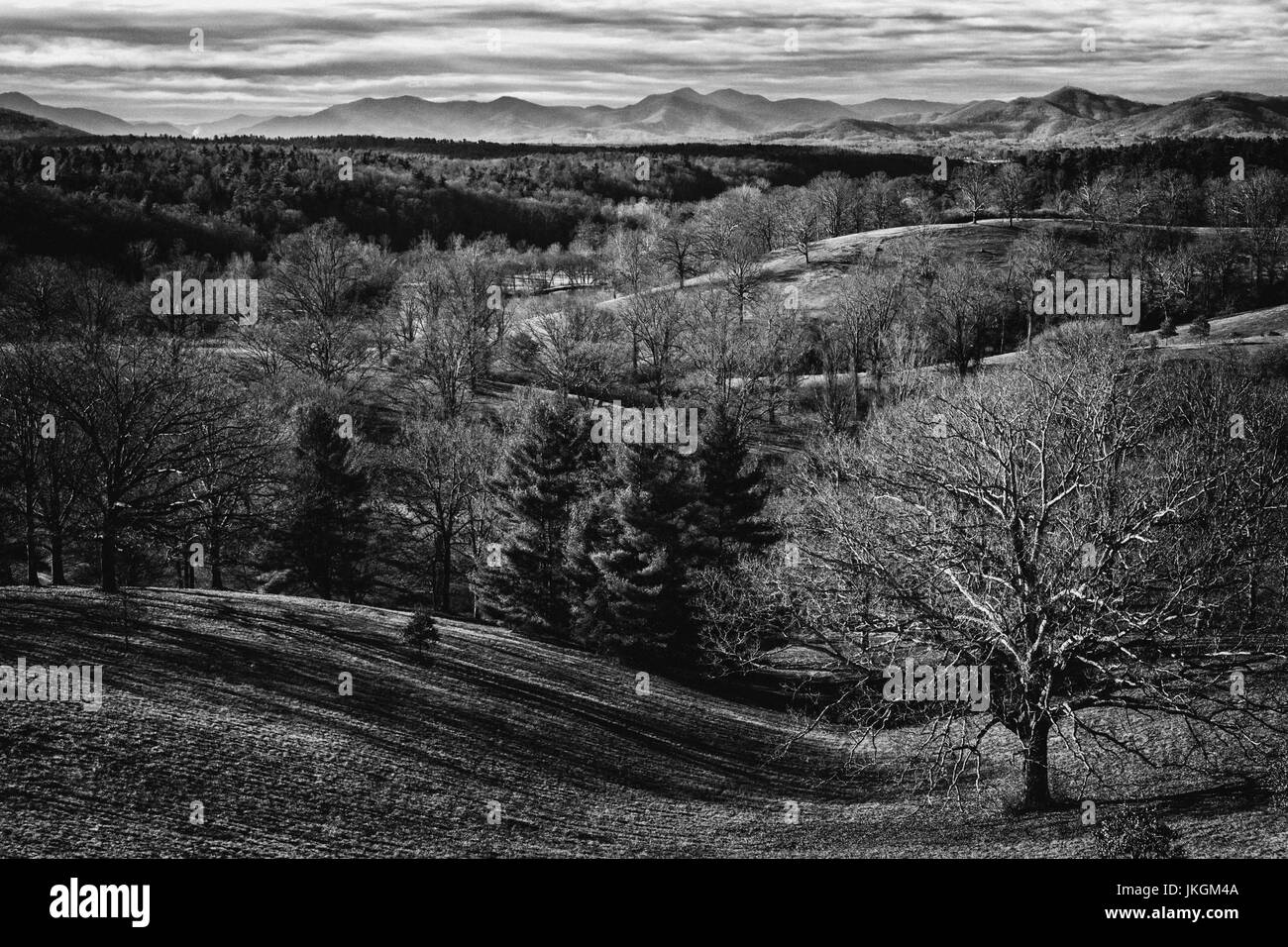 Rolling hills mountains in Black and White Stock Photos & Images - Alamy