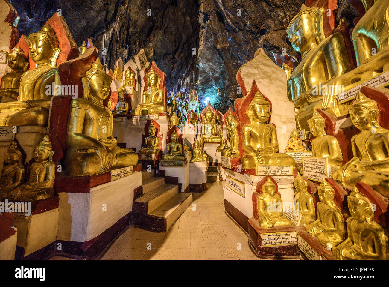 Buddha statues inside the  Shwe Umin Pagoda Paya,  Myanmar (Burma).  Pindaya Caves  are a famous Buddhist pilgrimage site and a tourist attraction. Stock Photo